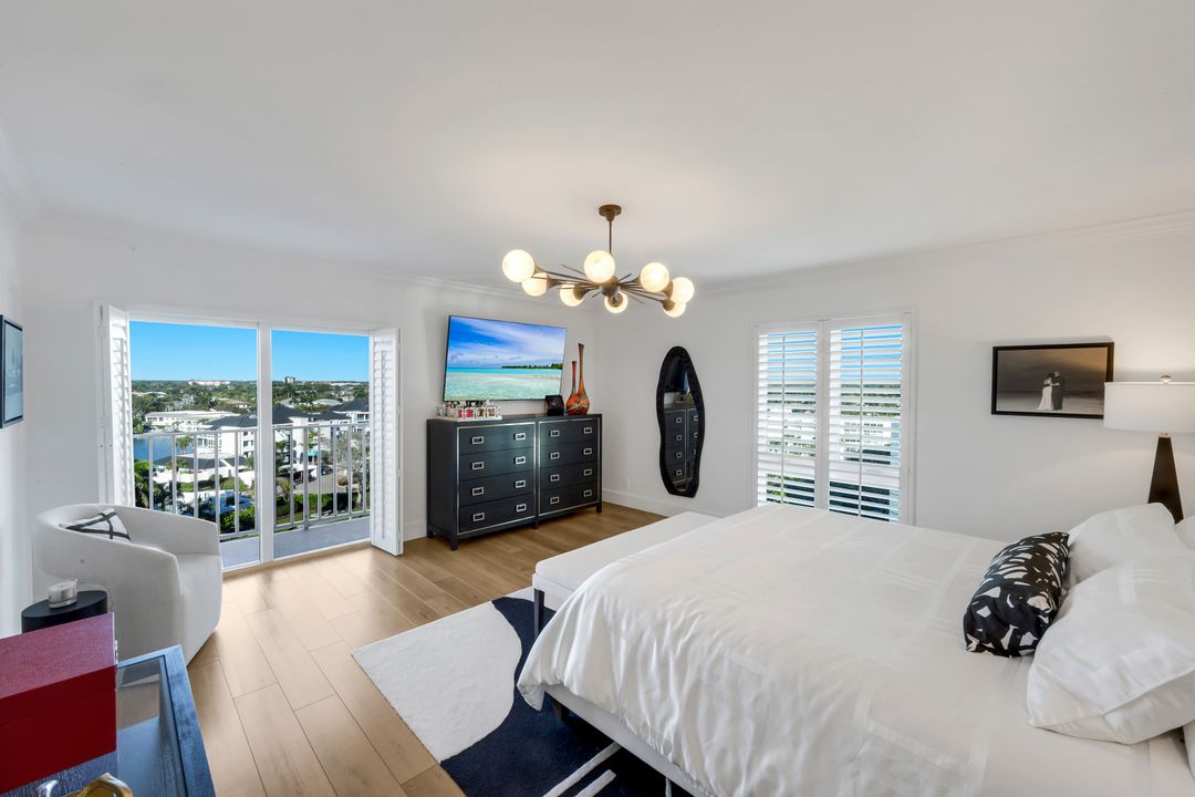 250 Park Shore Dr #801, Naples, FL 34103