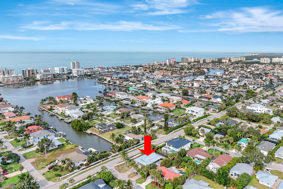 9500 Vanderbilt Dr, Naples, FL 34108