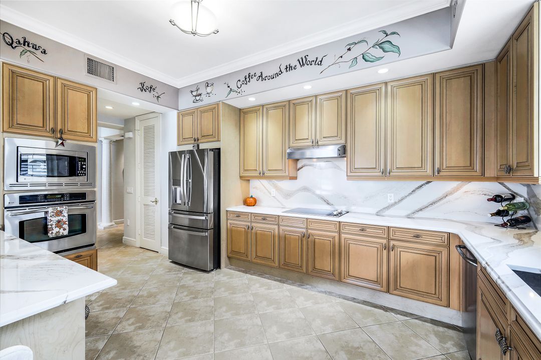 525 Avellino Isles Cir #33101, Naples, FL 34119