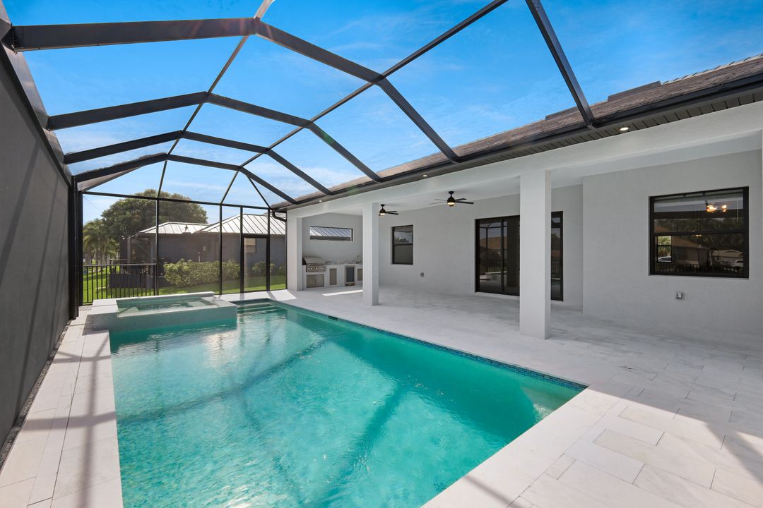 215 SW 37th Ln, Cape Coral, FL 33914