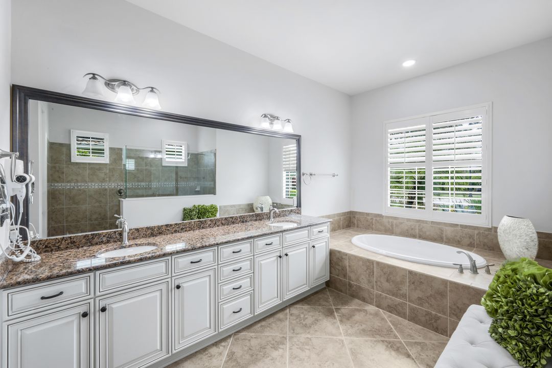 9180 Ores Cir, Naples, FL 34120