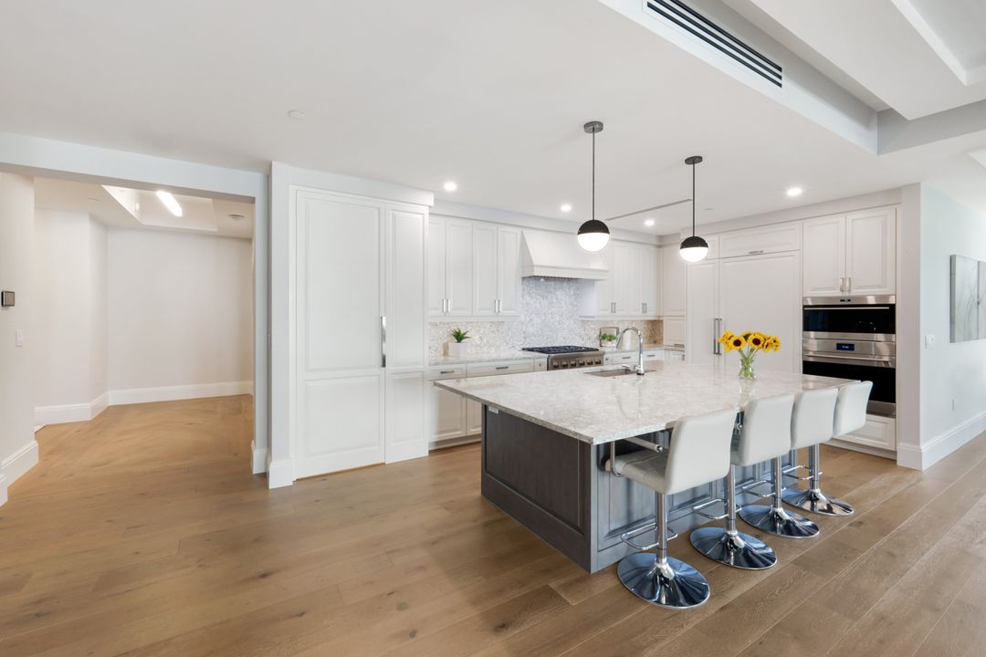 1130 3rd Ave S #207, Naples, FL 34102
