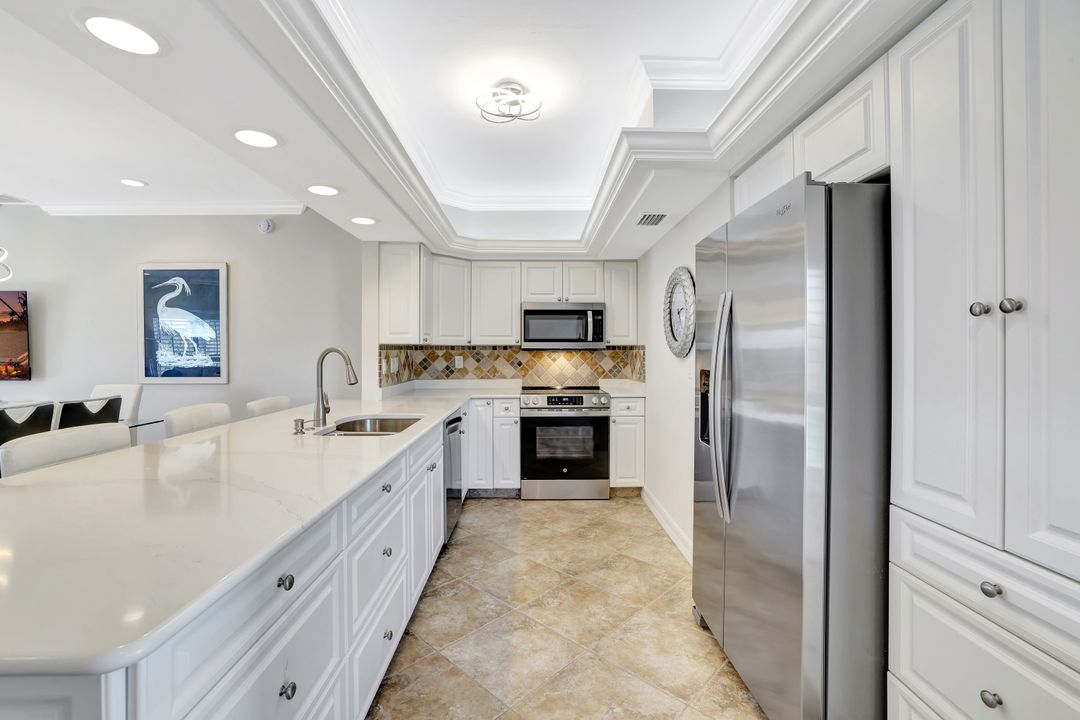 816 W Elkcam Cir #301, Marco Island, FL 34145