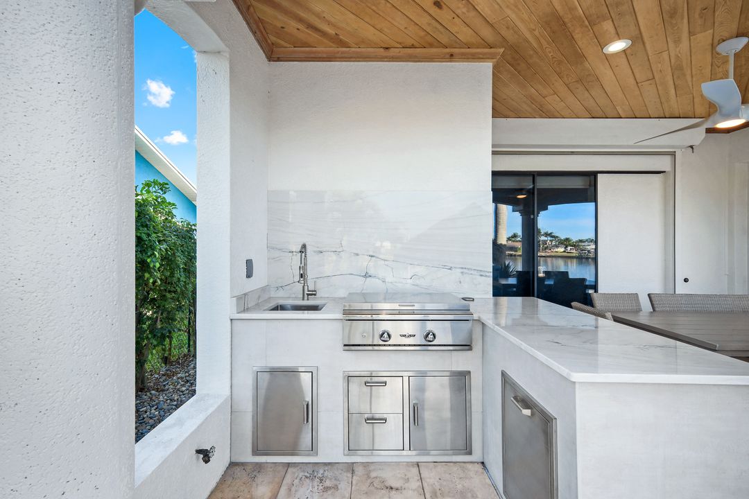 5743 SW 9th Ct, Cape Coral, FL 33914