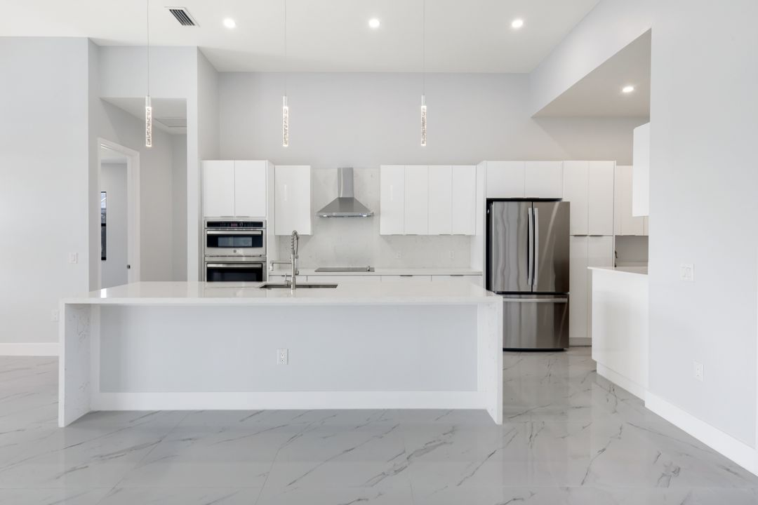 1613 NW 39th Ave, Cape Coral, FL 33993