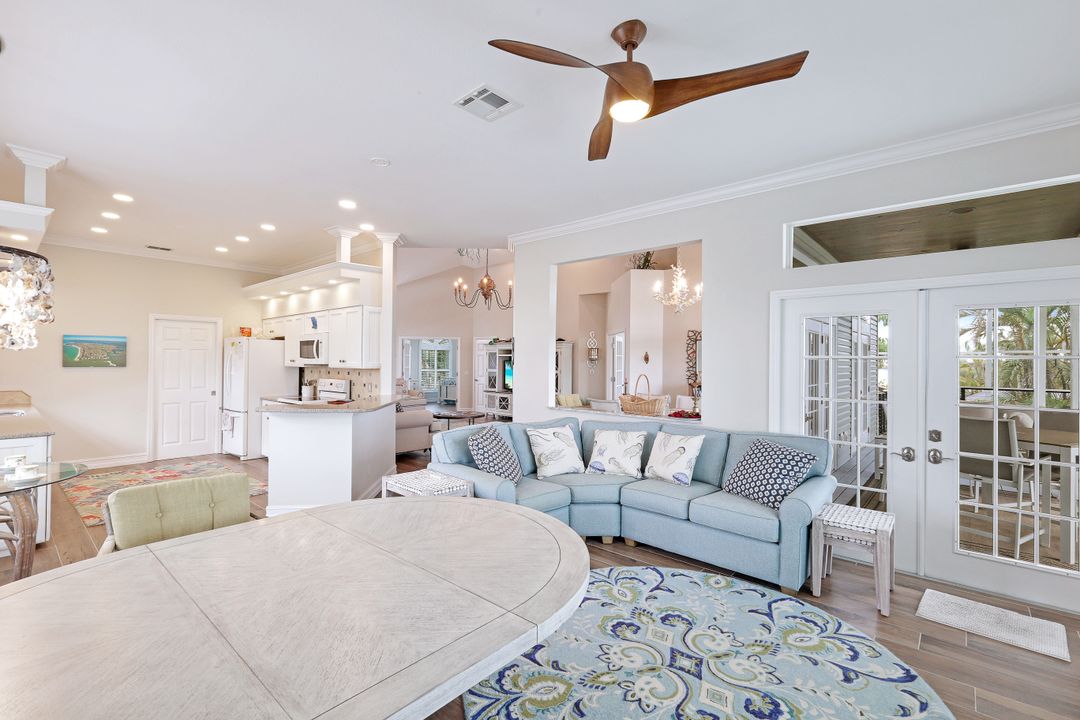 418 Panay Ave, Naples, FL 34113