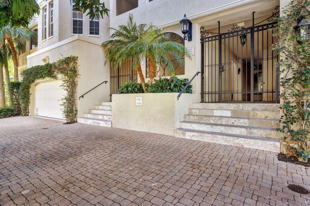 1006 5th St S, Naples, FL 34102