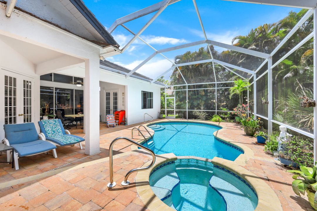 6689 Mill Run Rd, Naples, FL 34109