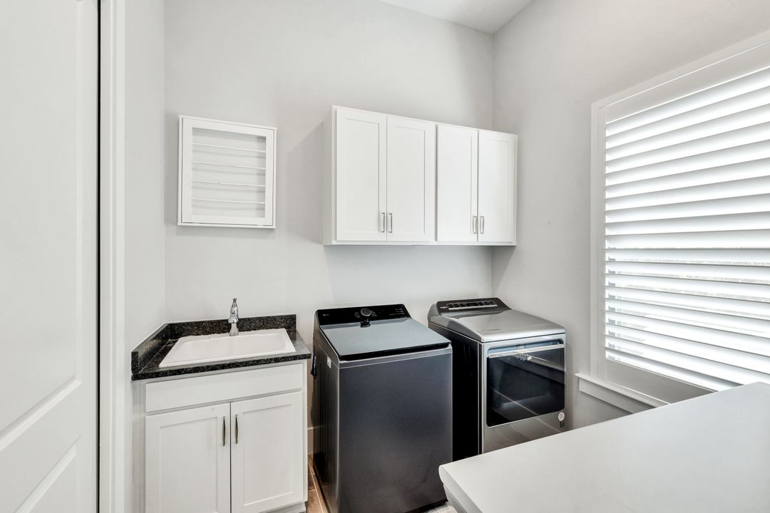 16249 Verilyn Cir, Naples, FL 34110