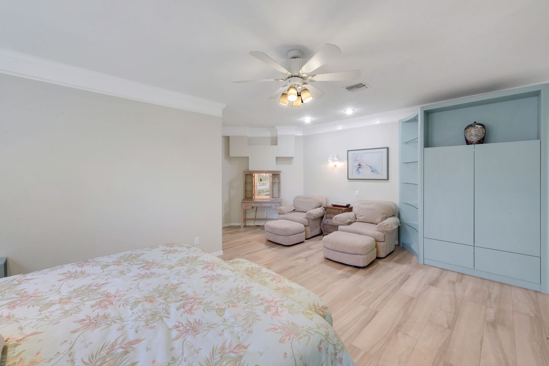 2147 Snook Dr, Naples, FL 34102