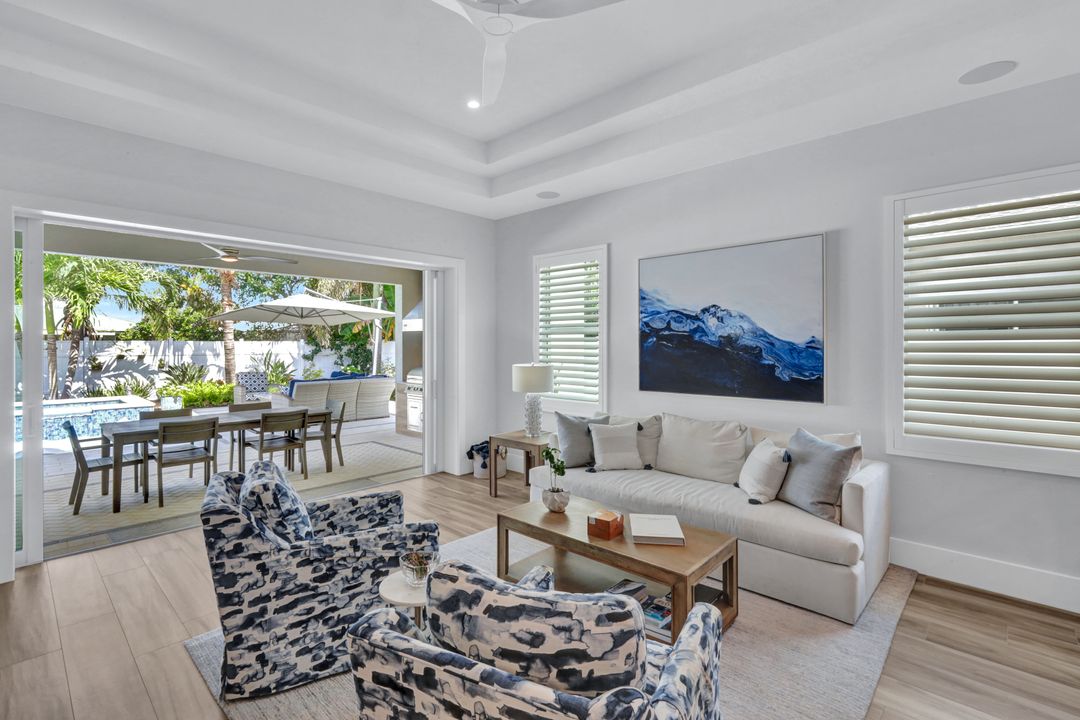 553 106th Ave N, Naples, FL 34108