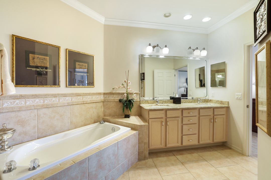 8575 Danbury Blvd #103, Naples, FL 34120