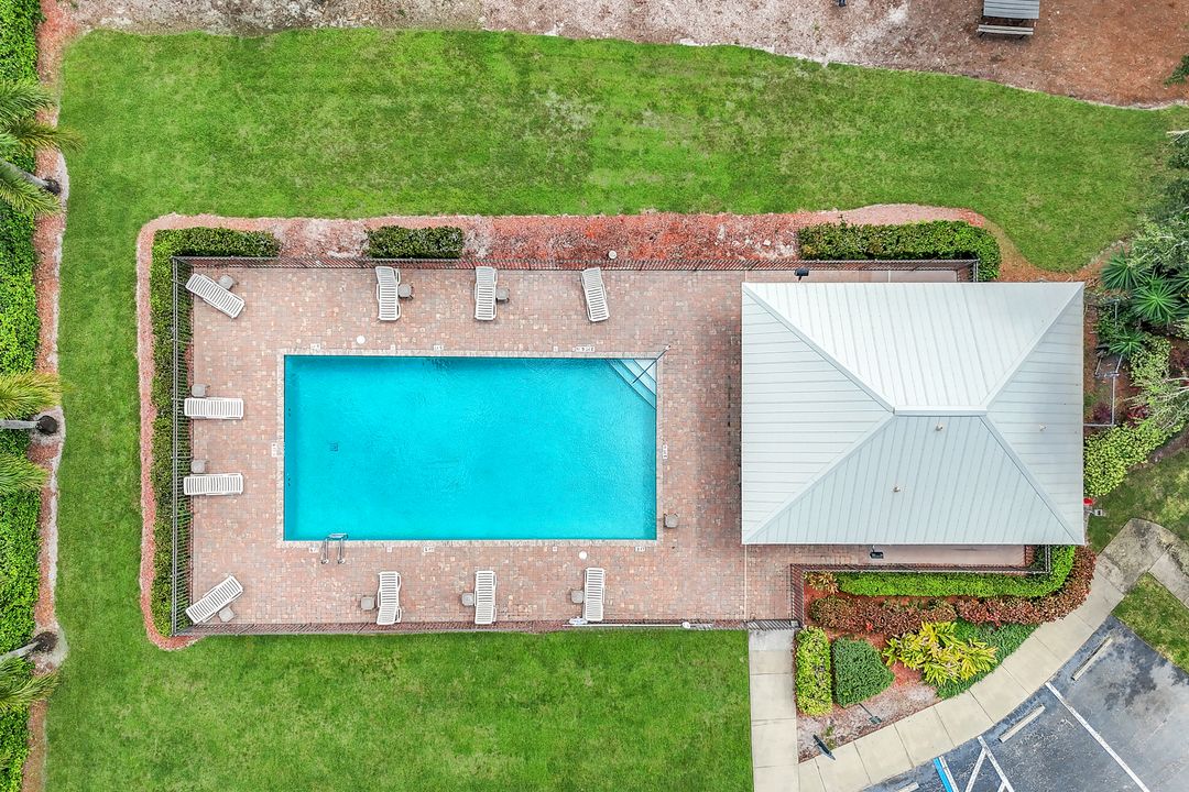 200 Stanhope Cir, Naples, FL 34104