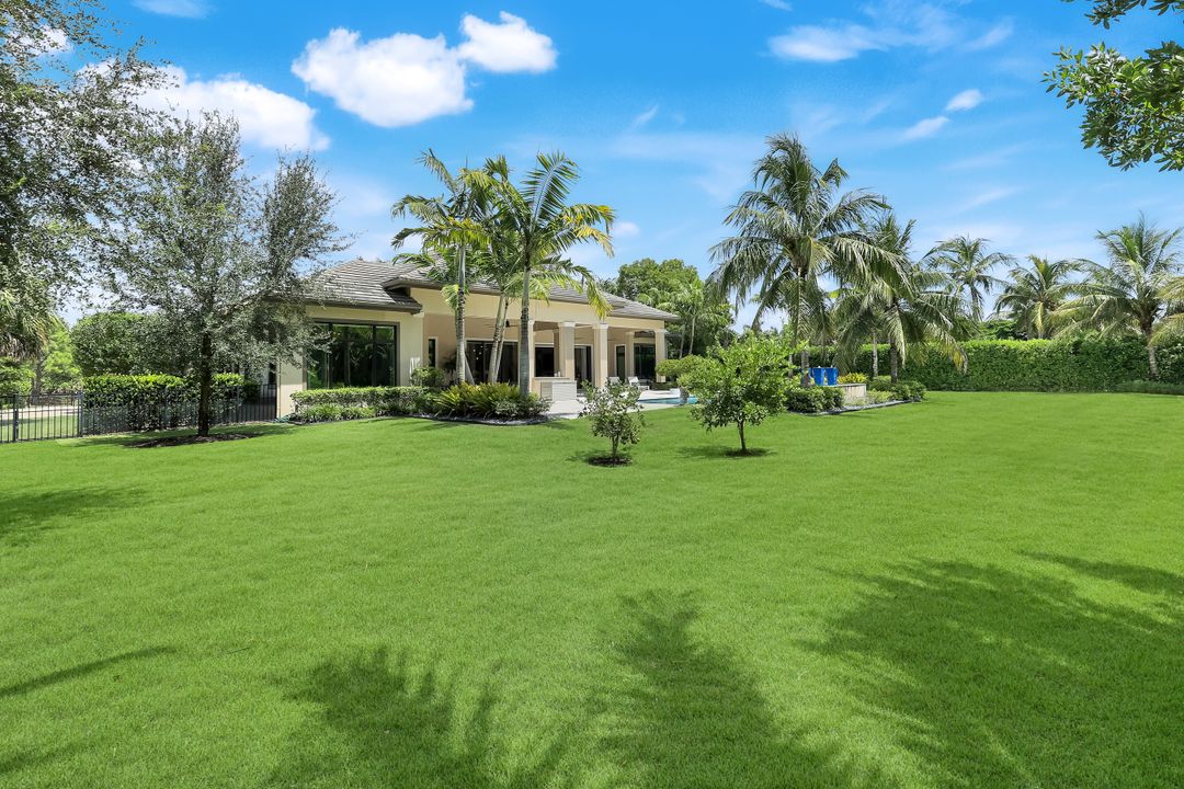 112 Hickory Rd, Naples, FL 34108