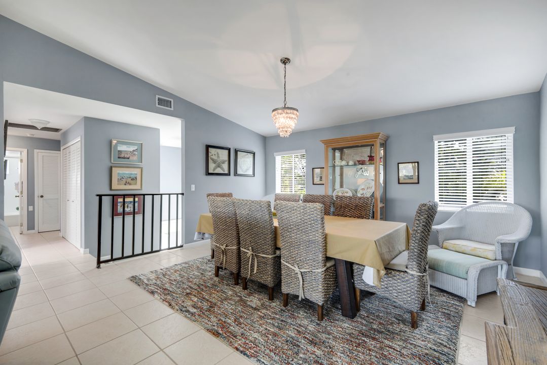 673 E Rocks Dr, Sanibel, FL 33957