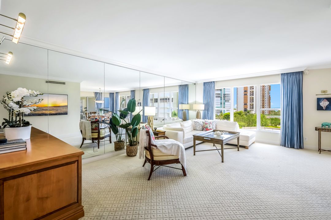 4451 Gulf Shore Blvd N #703, Naples, FL 34103