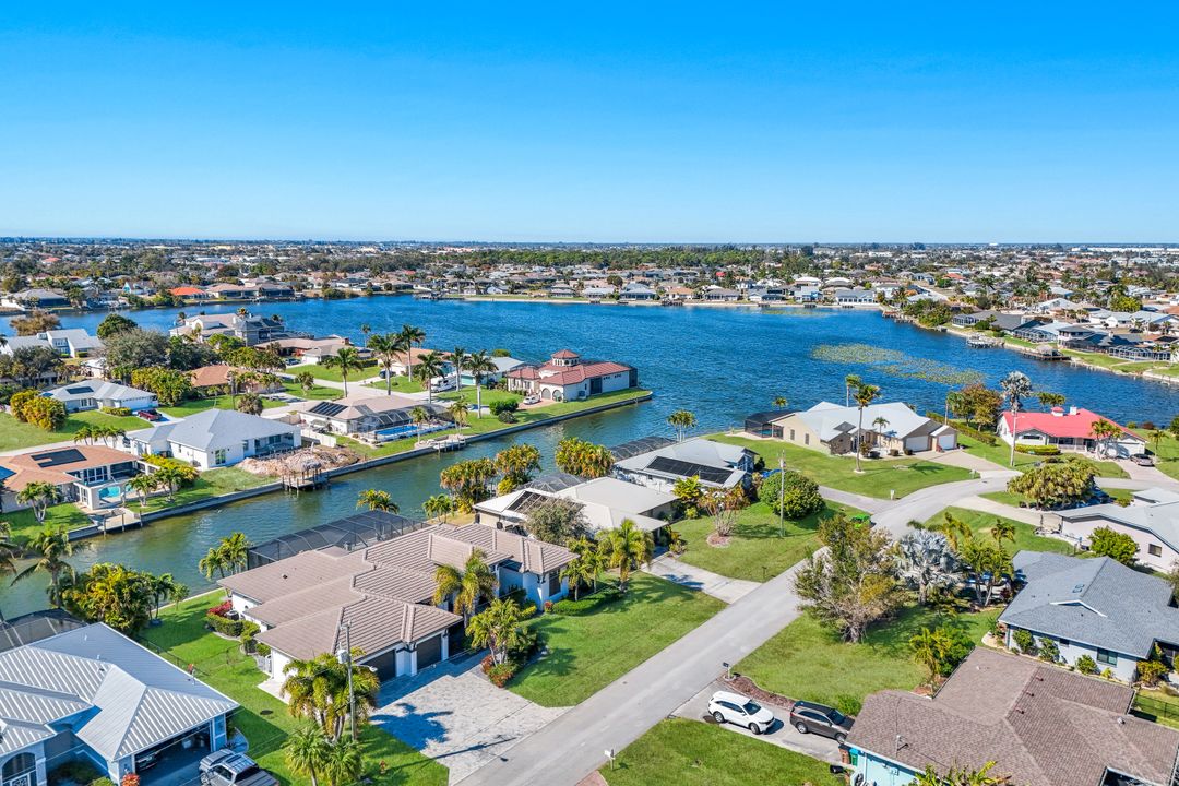 1218 SW 4th Pl, Cape Coral, FL 33991