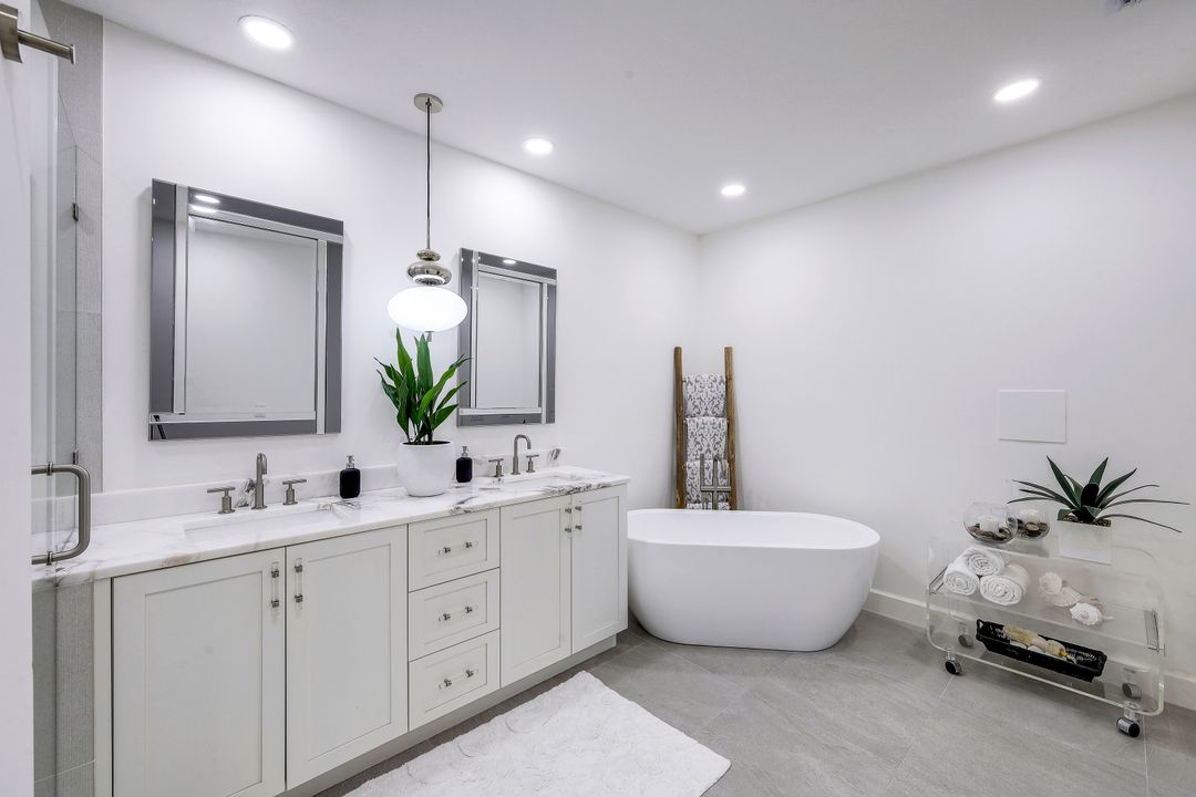 8637 Champions Point #901, Naples, FL 34113