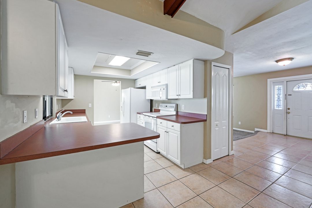 4530 Vincennes Blvd, Cape Coral, FL 33904