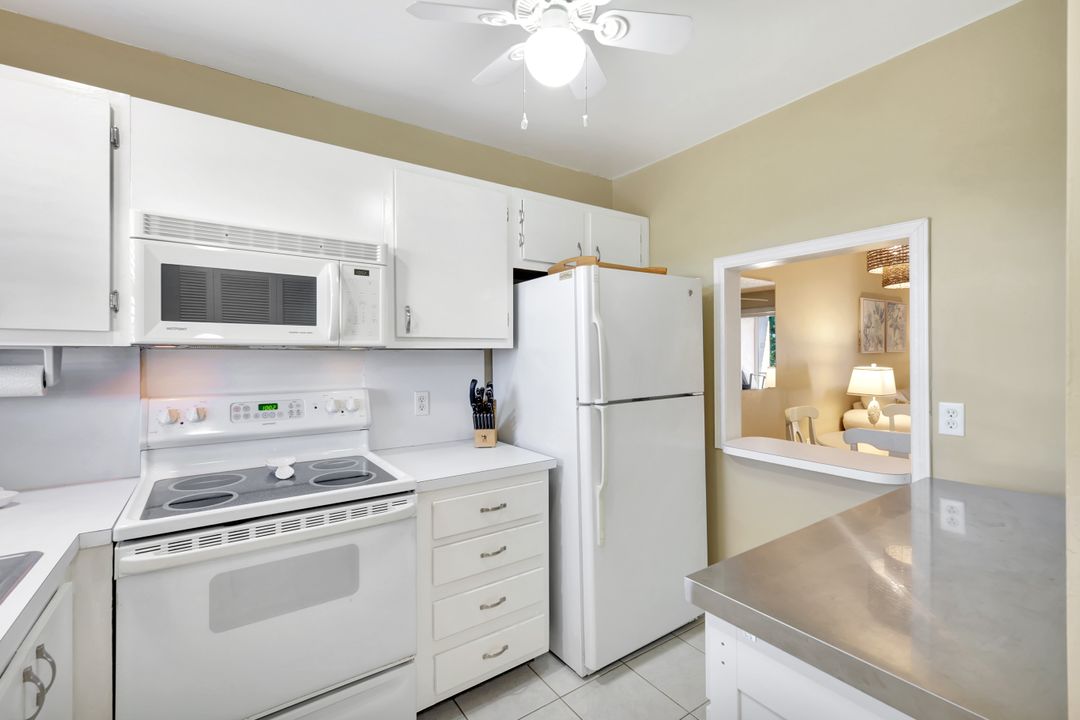 170 Turtle Lake Ct #304, Naples, FL 34105