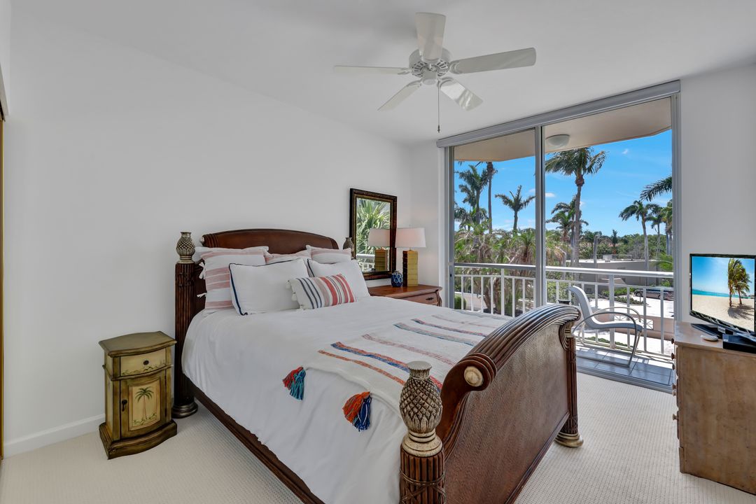 4255 Gulf Shore Blvd N  #103, Naples, FL 34103