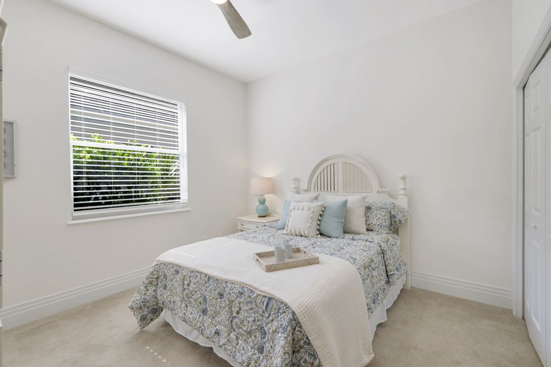 7633 Mulberry Ln, Naples, FL 34114