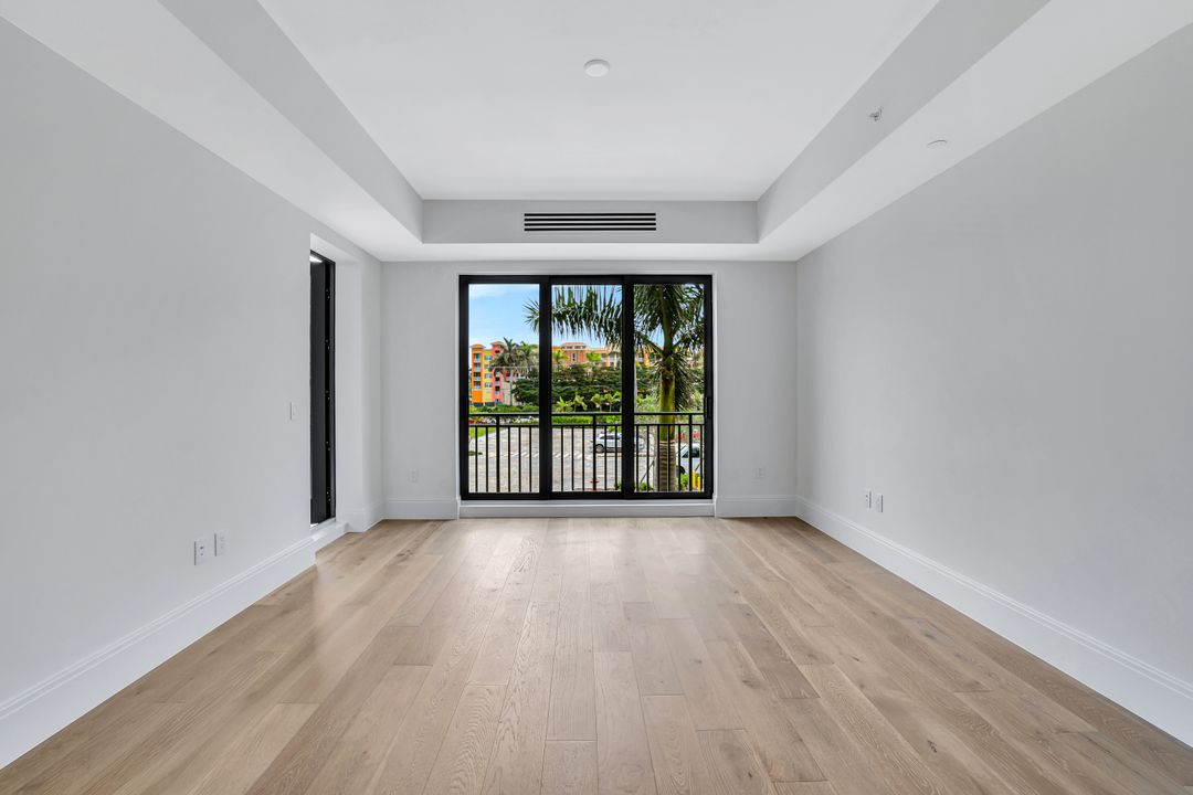 1130 3rd Ave S #211, Naples, FL 34102