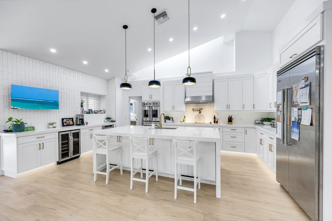 806 Knoll Wood Ct, Naples, FL 34108