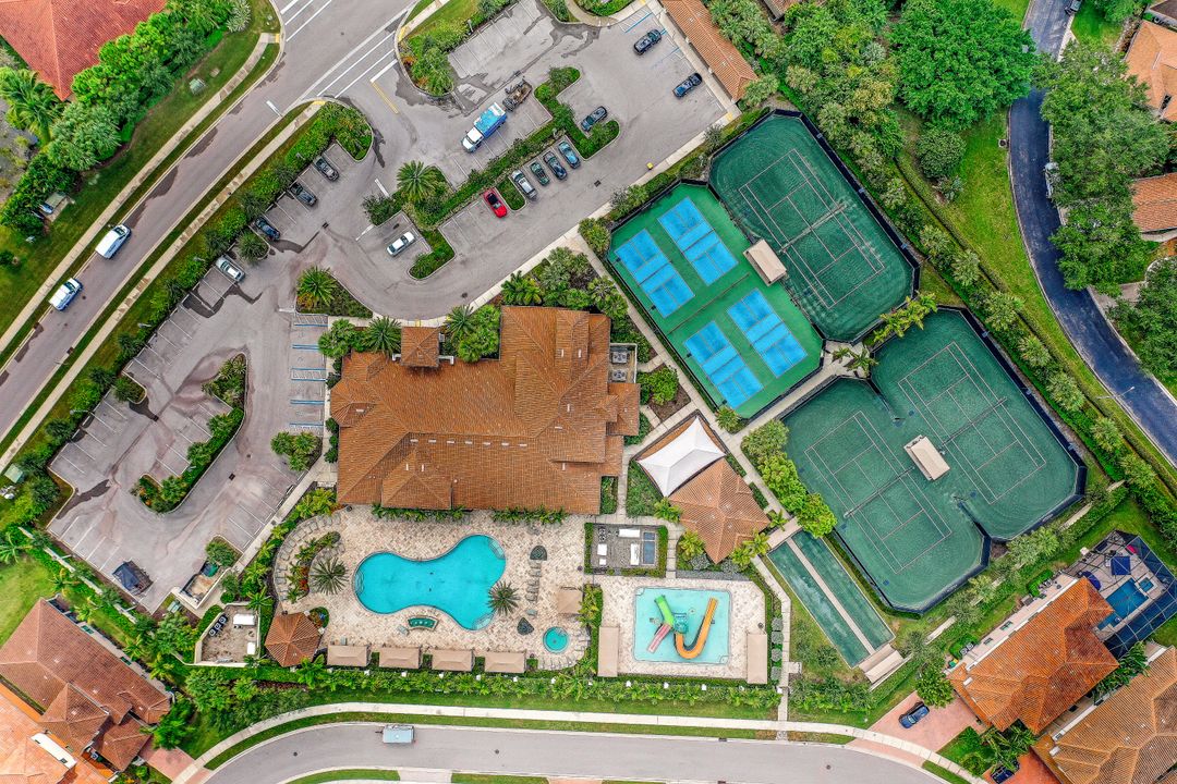 13836 Luna Dr, Naples, FL 34109
