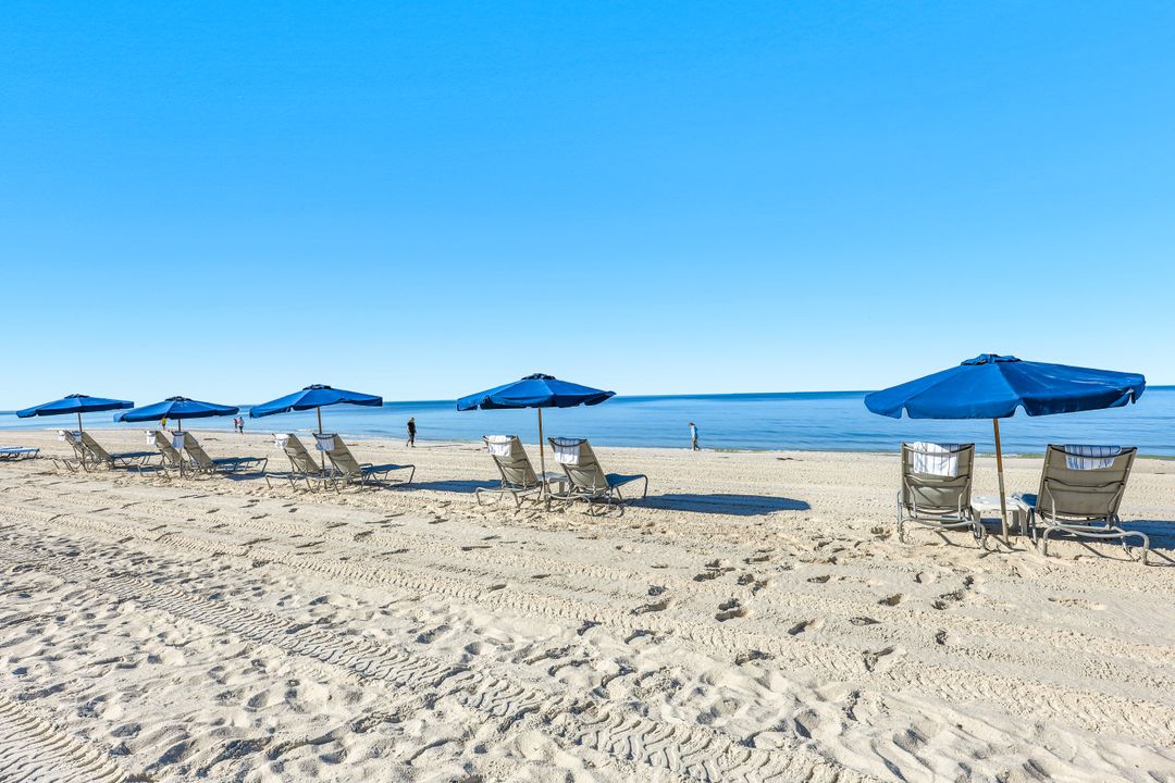 9467 Gulf Shore Dr, Naples, FL 34108