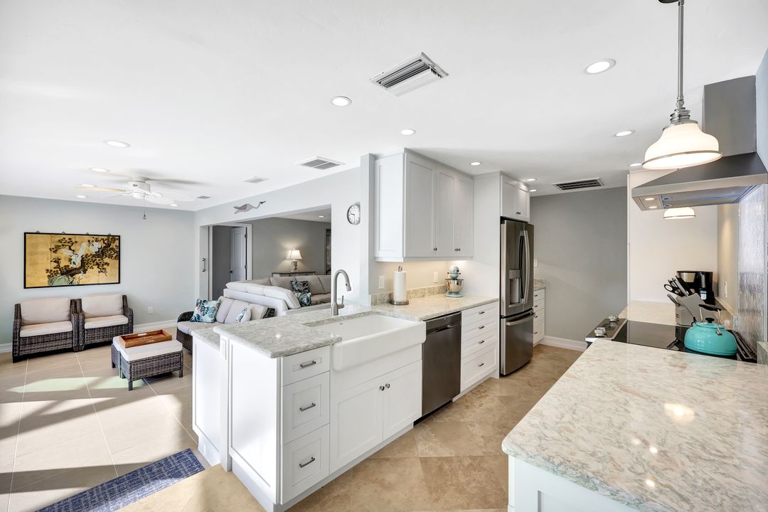 1010 Kings Crown Dr, Sanibel, FL 33957