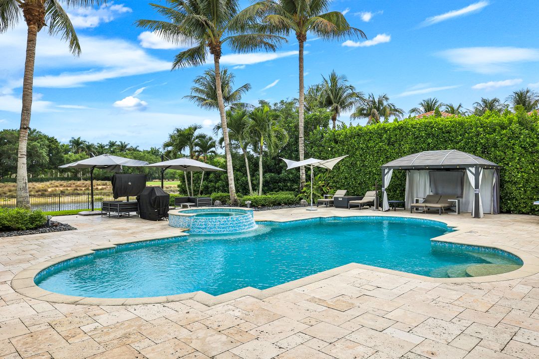 2885 Escada Ct, Naples, FL 34109