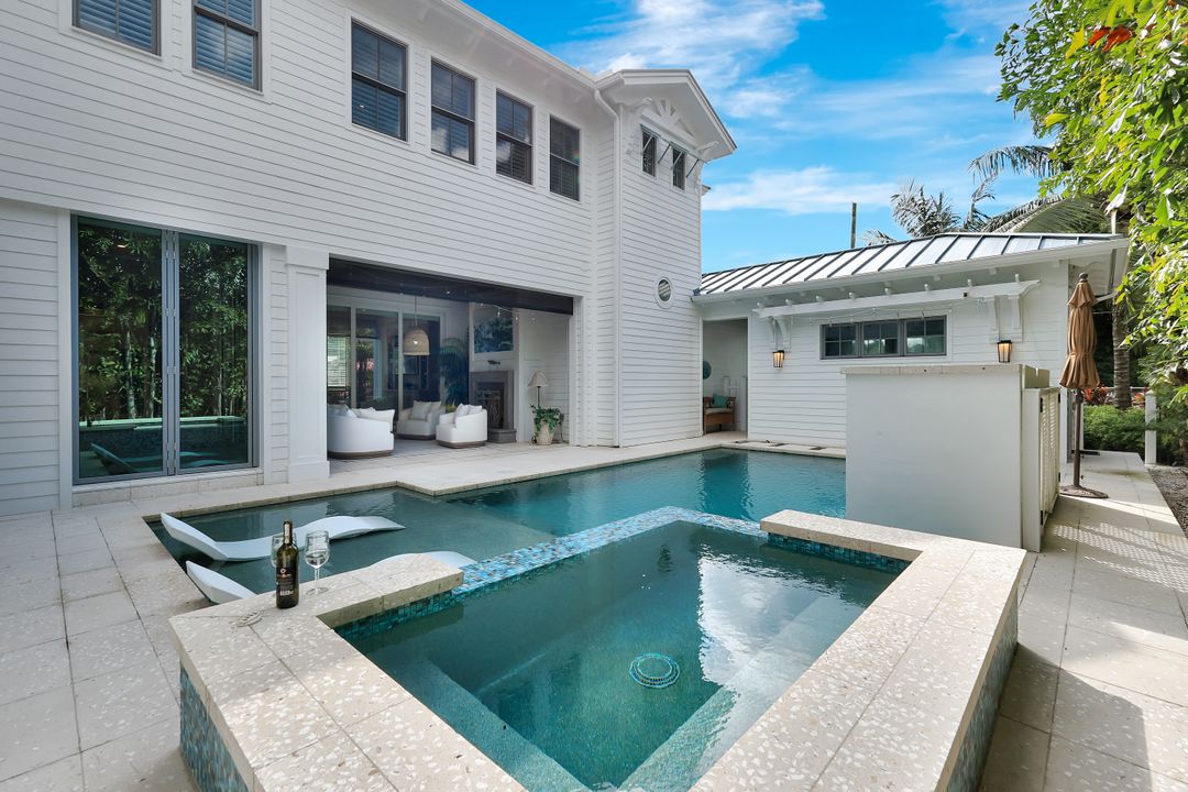 160 Broad Ave S, Naples, FL 34102