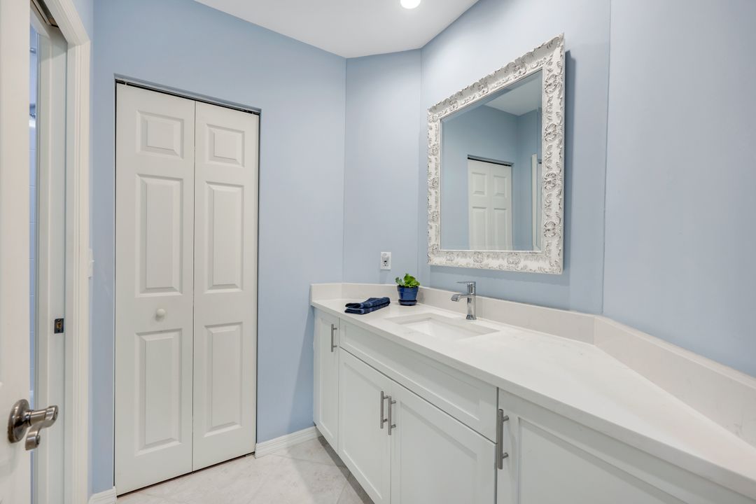 460 Launch Cir #PH06, Naples, FL 34108