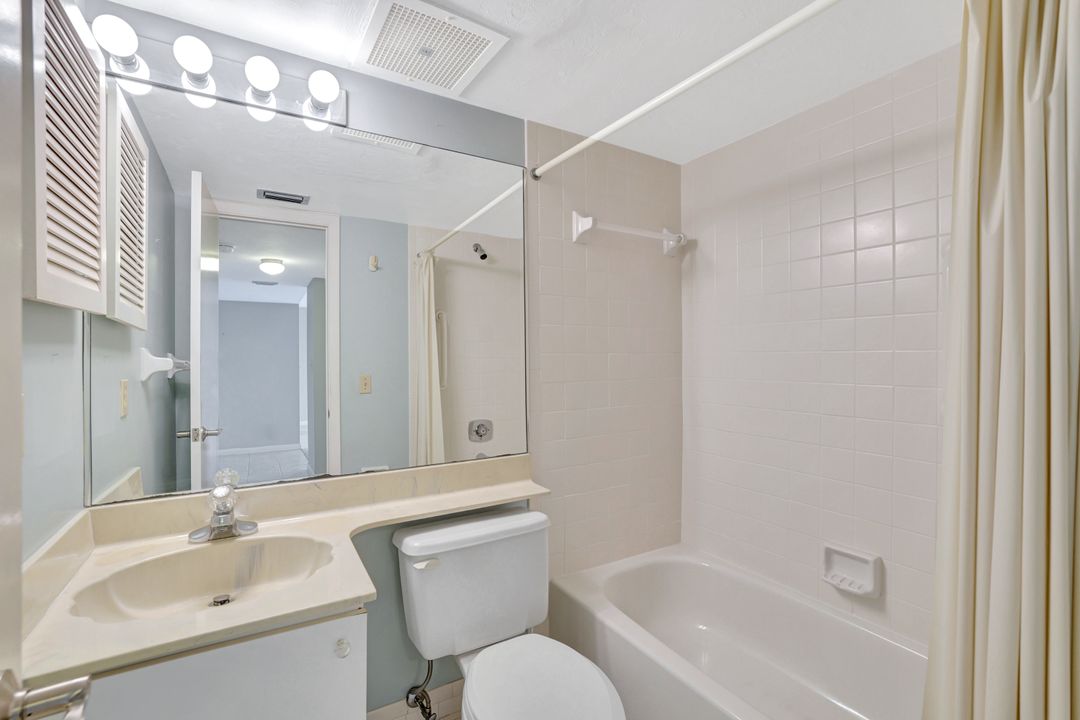 710 W Elkcam Cir #204, Marco Island, FL 34145