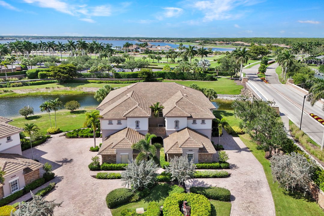 8723 Coastline Ct #202, Naples, FL 34120