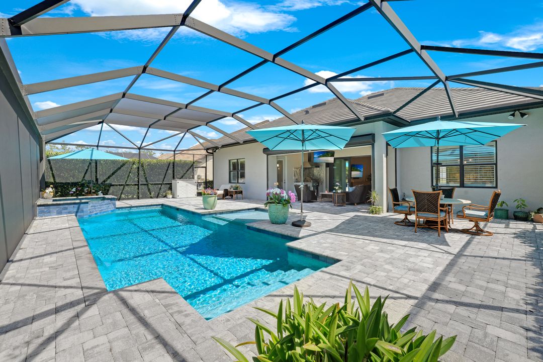 7597 Blackberry Dr, Naples, FL 34114