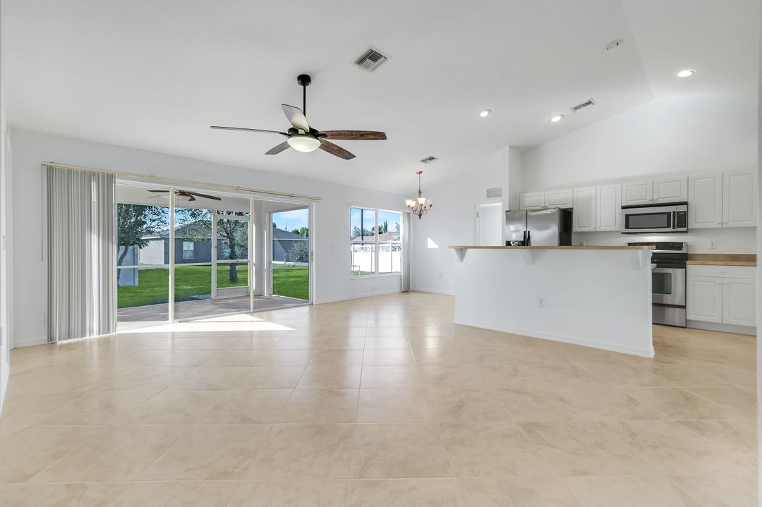 1706 NE 2nd Pl, Cape Coral, FL 33909