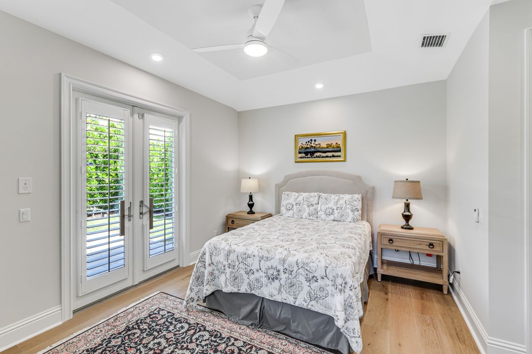 641 Pine Ct, Naples, FL 34102
