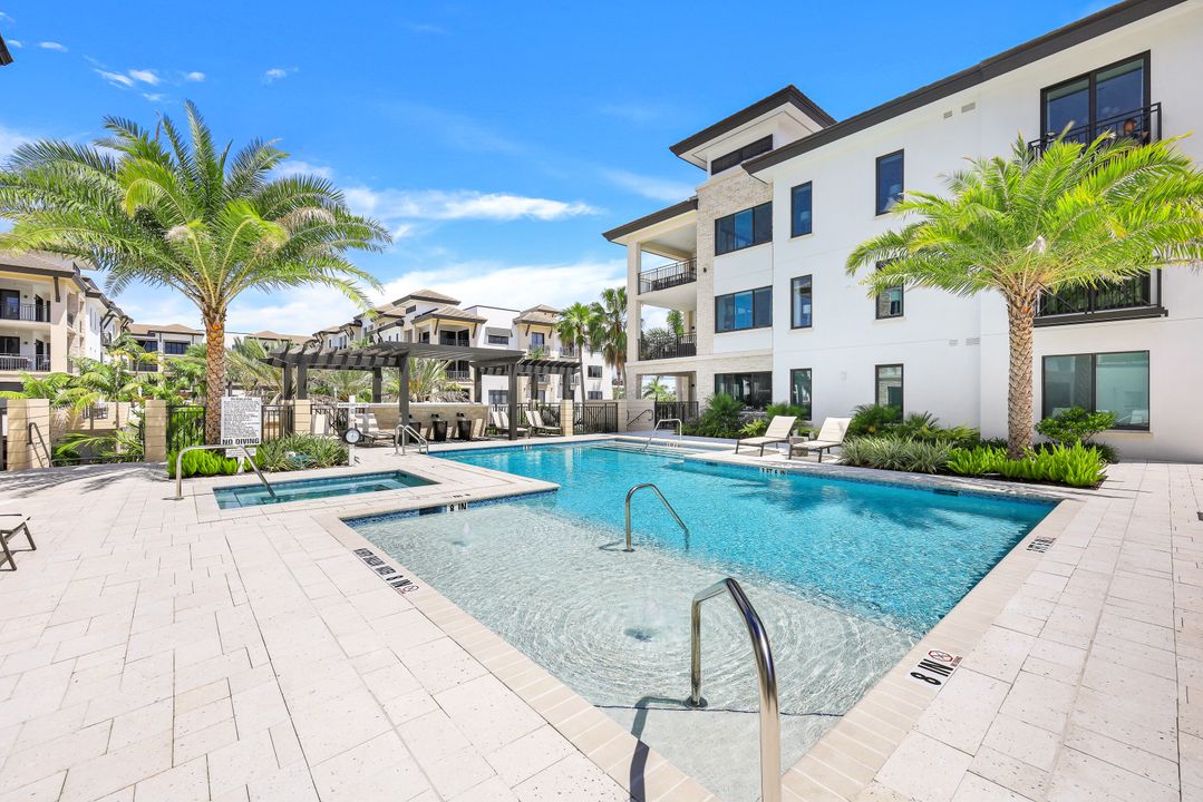 1130 3rd Ave S #207, Naples, FL 34102