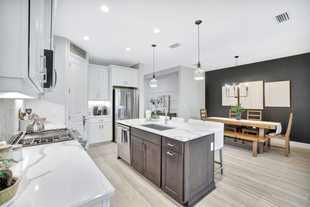 4621 Centaurus Cir, Naples, FL 34120