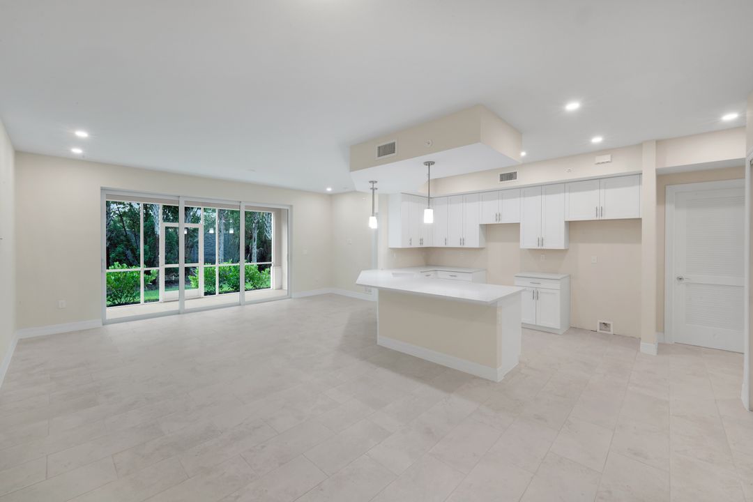 280 Antilles Wy E #101, Naples, FL 34112
