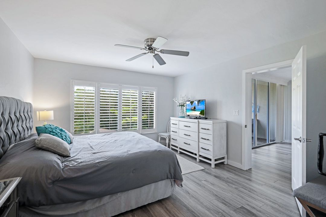 15191 Cedarwood Ln, Naples, FL 34110