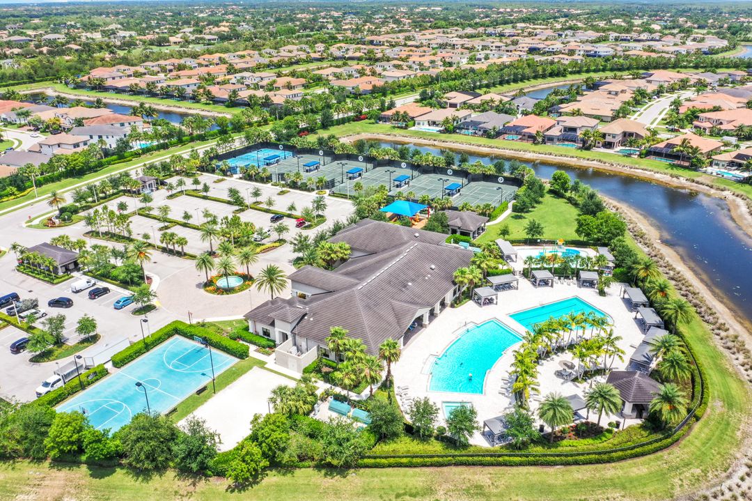 4138 Aspen Chase Dr, Naples, FL 34119