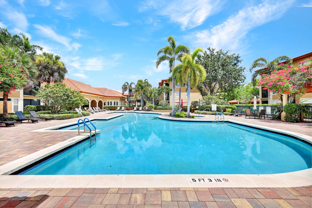8880 Colonnades Ct W #427, Bonita Springs, FL 34135