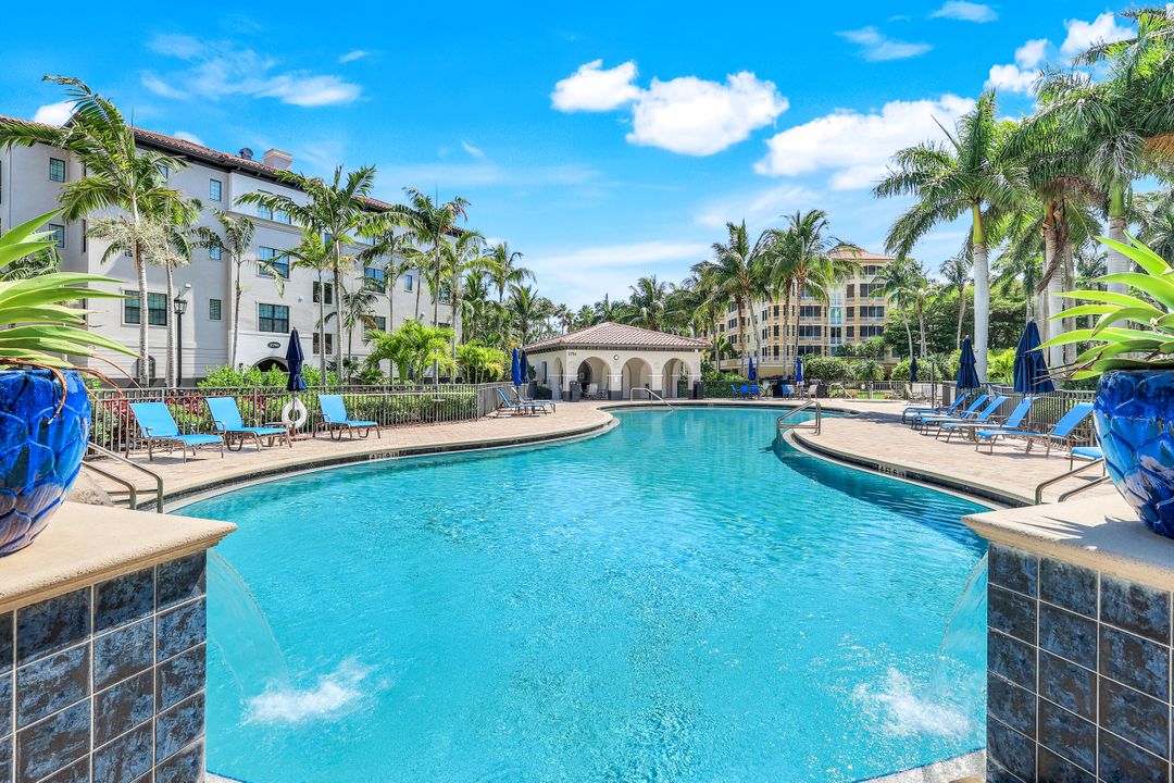 2728 Tiburon Blvd E #403, Naples, FL 34109