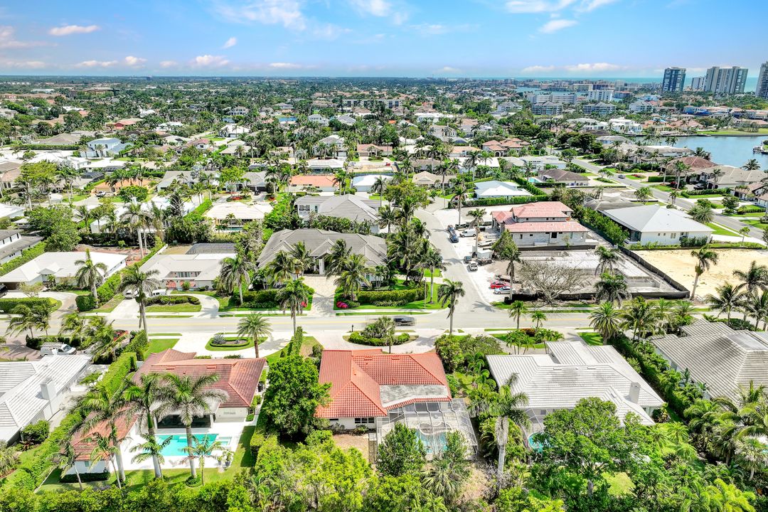 529 Neapolitan Way, Naples, FL 34103