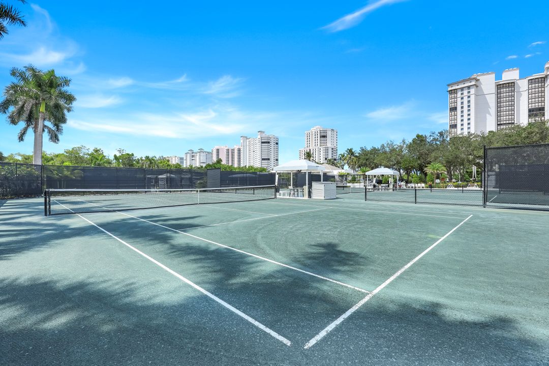 8720 Bay Colony Dr #404, Naples, FL 34108