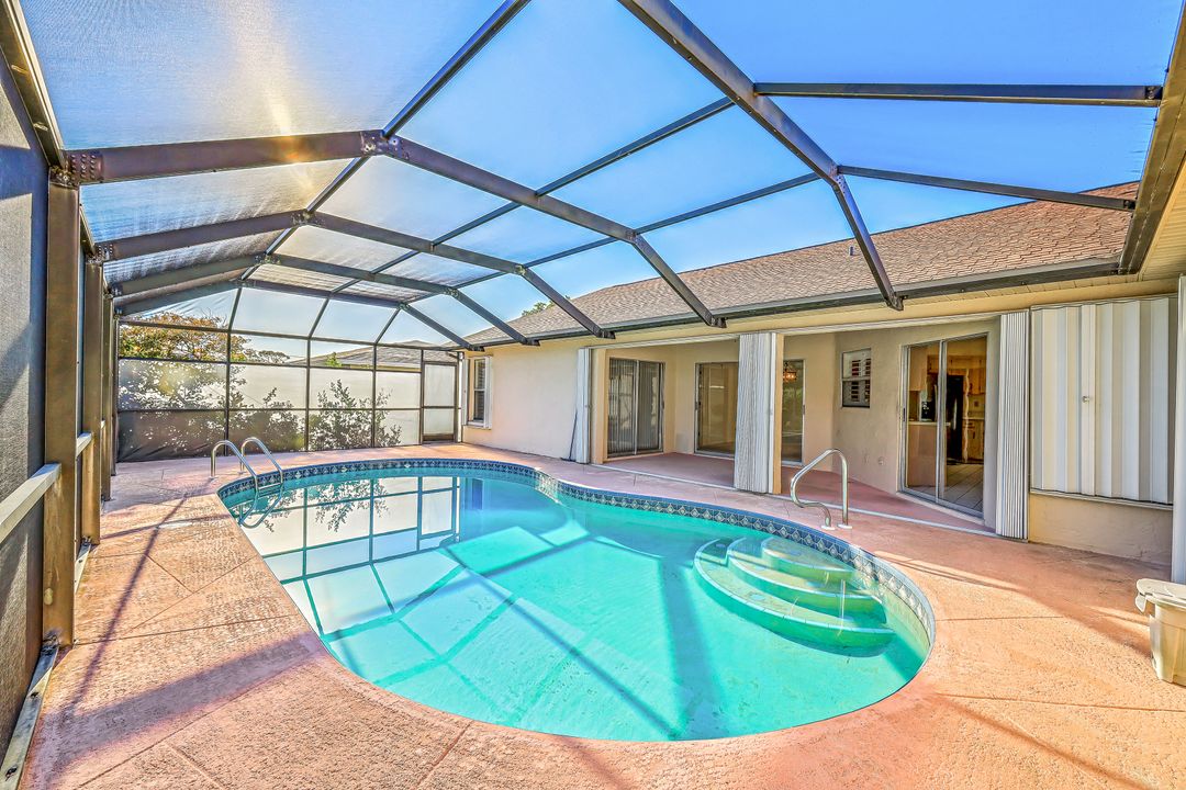 527 SE 37th St, Cape Coral, FL 33904