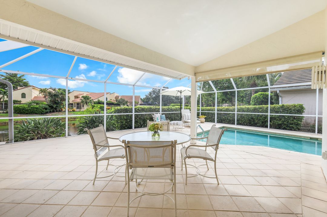 703 Heathery Ln, Naples, FL 34108